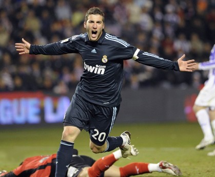 mk体育全站-乌鸦进攻火力十足，防守端同样稳固，乌鸦的攻击方式