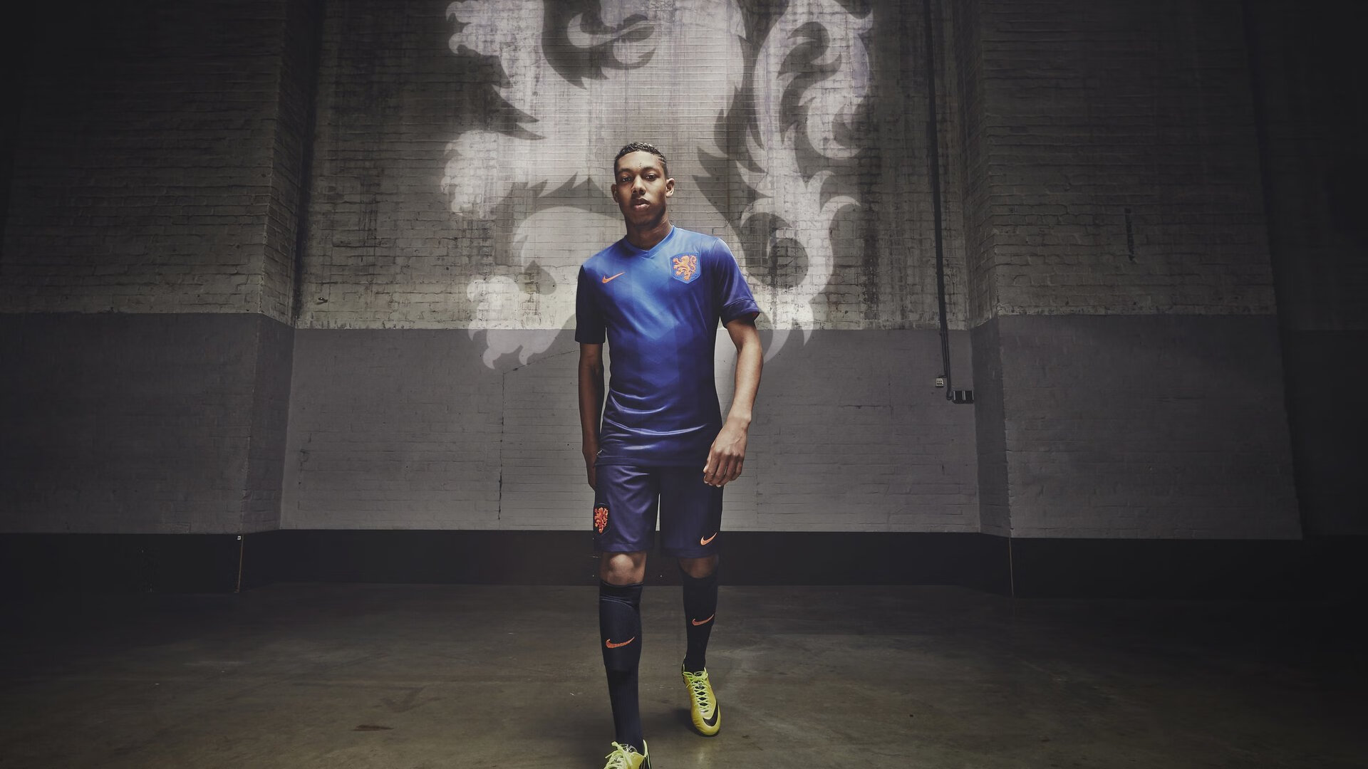 主力球员复出助球队取胜,伤愈回归受期待,足球复出球员