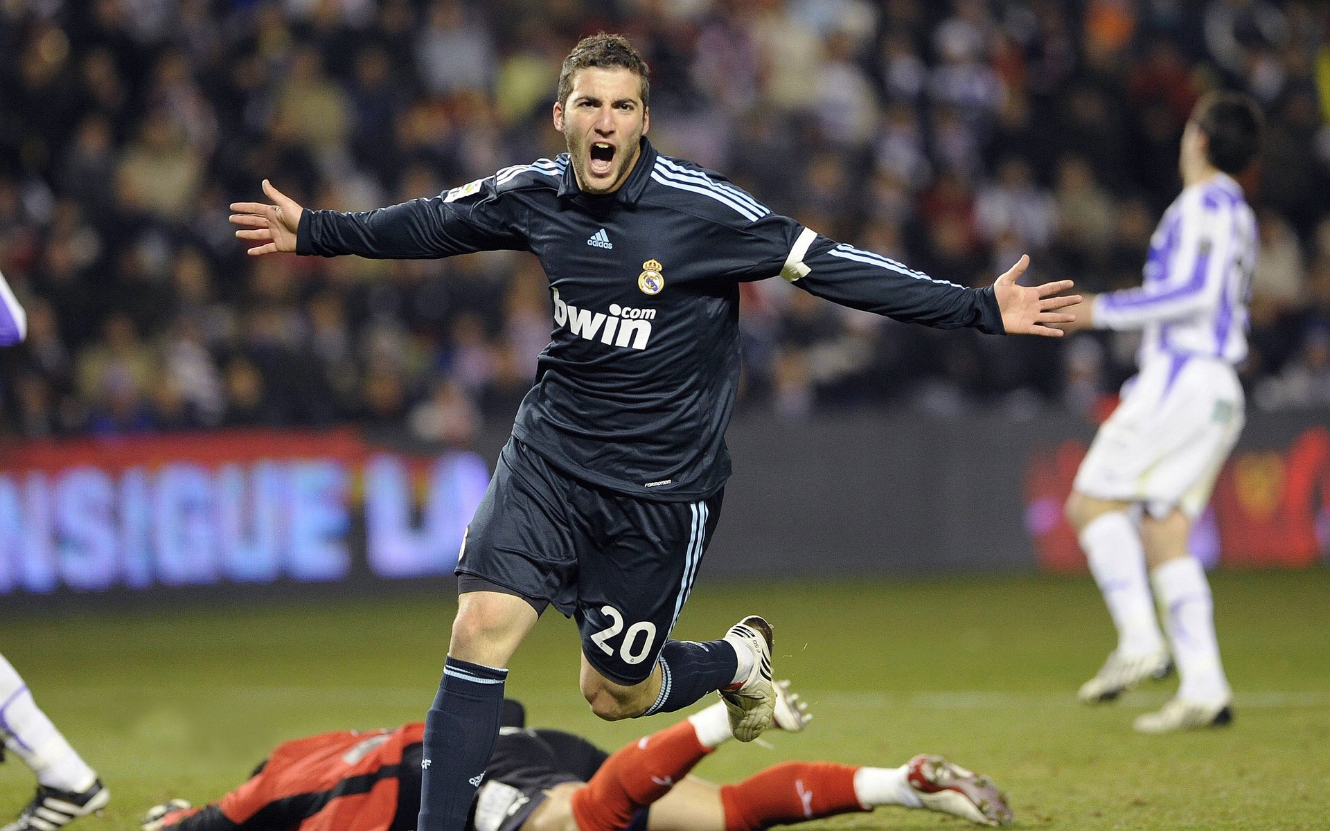 综合体育系“运动康复指导实操赛” 现场模拟伤病处理