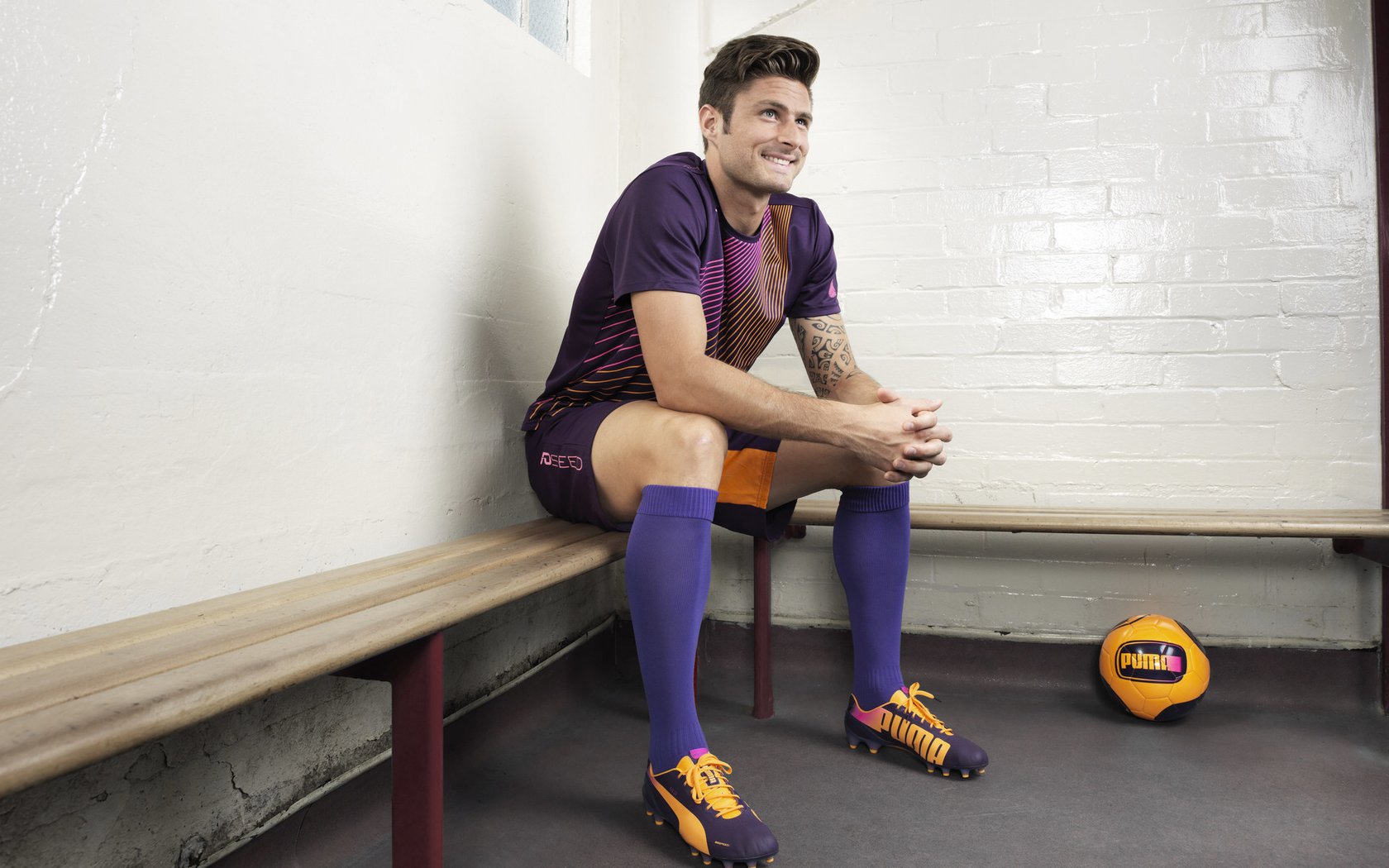 马术射箭传统赛 骑射选手重现冷兵器时代场景